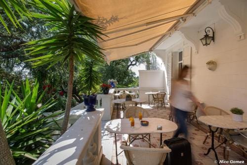 Le Thimothee : Hotel & Studios Hotel in Saint-Raphael