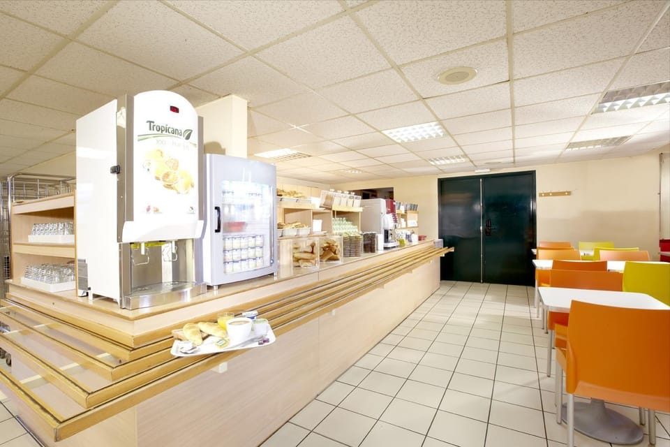 Kyriad ECO - Marne-la-Vallée Saint-Thibault-des-Vignes Hotel in Île-de-France