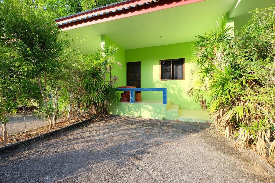 OYO 675 Phu Ching Resort Hotel in Krabi Changwat