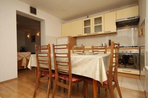 Apartments and rooms with parking space Tucepi, Makarska - 6901 Hotel in Tučepi