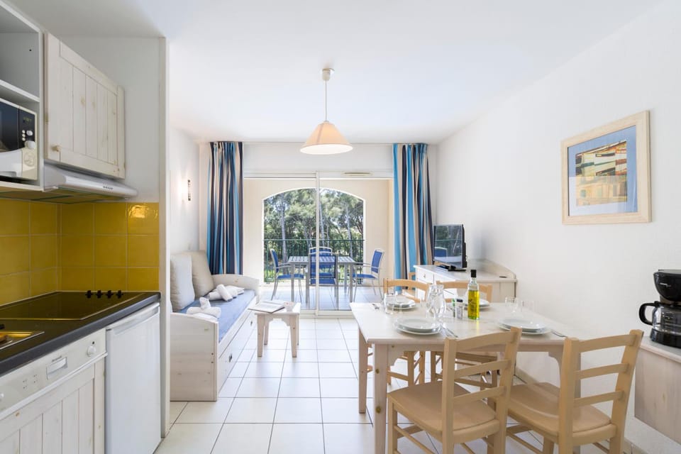 Garden & City Six-Fours-les-Plages Hotel in Six-Fours-les-Plages