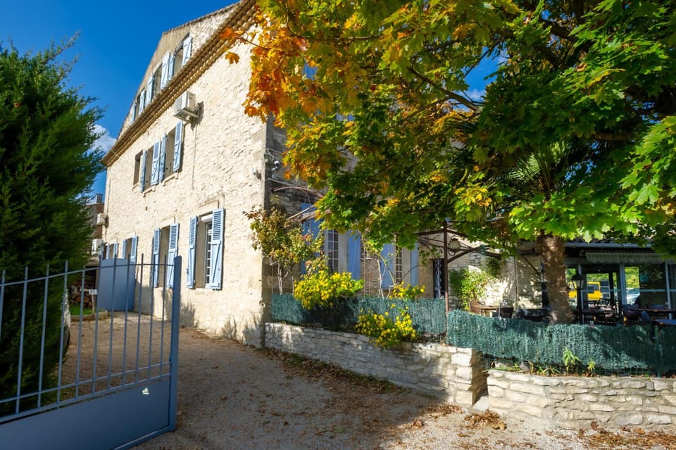 Logis Auberge De Tavel Hotel in Rochefort-du-Gard