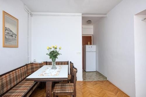 Apartments and rooms by the sea Tisno, Murter - 5128 Hotel in Tisno