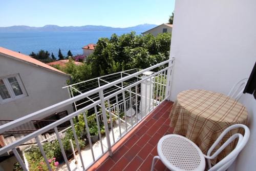 Rooms by the sea Podaca, Makarska - 6824 Hotel in Dubrovnik-Neretva County
