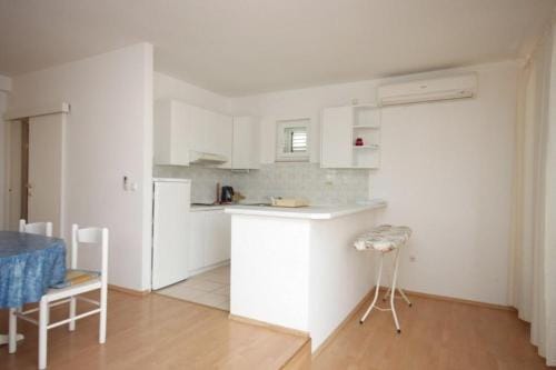 Apartments and rooms by the sea Makarska - 6839 Hotel in Makarska