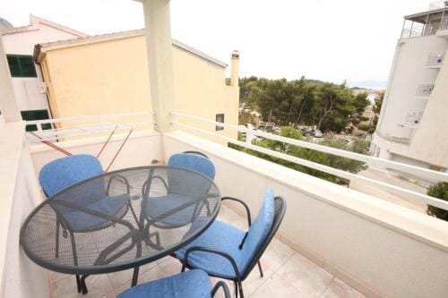 Apartments and rooms by the sea Makarska - 6839 Hotel in Makarska