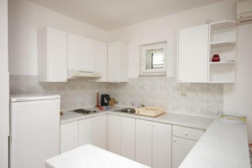 Apartments and rooms by the sea Makarska - 6839 Hotel in Makarska