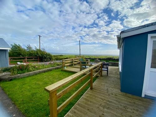 BallyV House: Private King Room with en-suite bathroom, breakfast, near Cliffs of Moher Hotel in County Clare