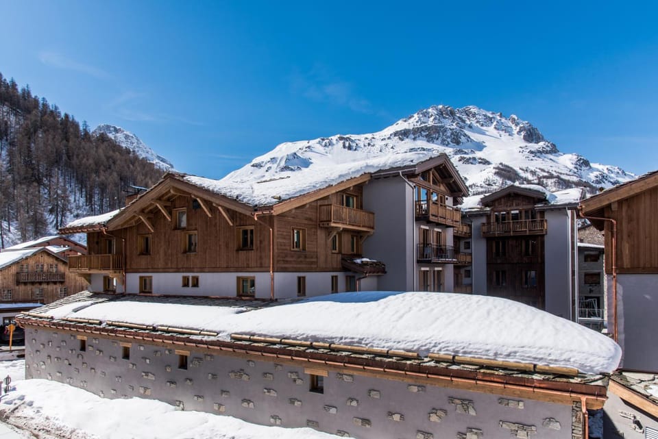 Chalet Skadi - Village Montana Hotel in Val dIsere