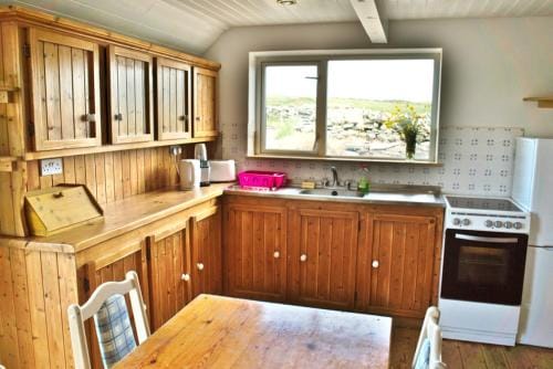 BallyV House: Private Double Room with en-suite bathroom, breakfast, near Cliffs of Moher Hotel in County Clare