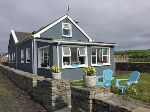 BallyV House: Private Double Room with en-suite bathroom, breakfast, near Cliffs of Moher Hotel in County Clare