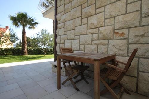Apartments and rooms with parking space Mlini, Dubrovnik - 8994 Hotel in Srebreno