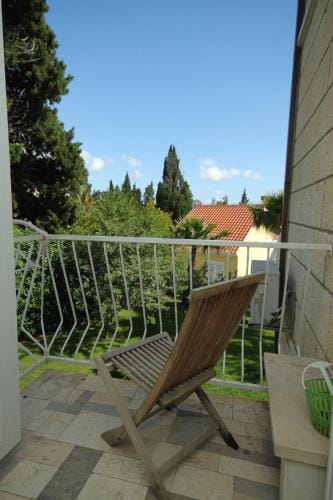 Apartments and rooms with parking space Mlini, Dubrovnik - 8994 Hotel in Srebreno