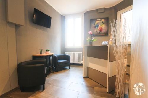 People Travel Rooms Hotel in Bologna