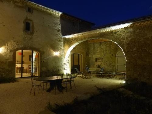 L ' AMIRADOU Hotel in Provence-Alpes-Côte d'Azur