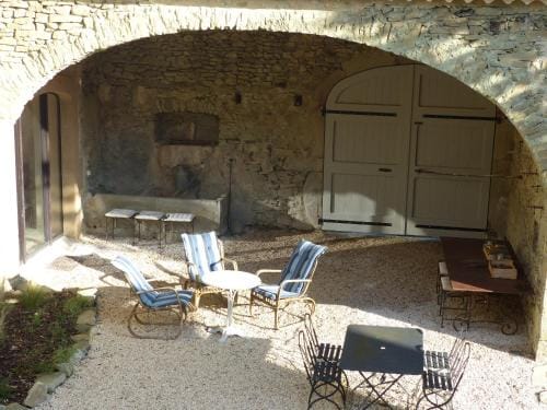 L ' AMIRADOU Hotel in Provence-Alpes-Côte d'Azur