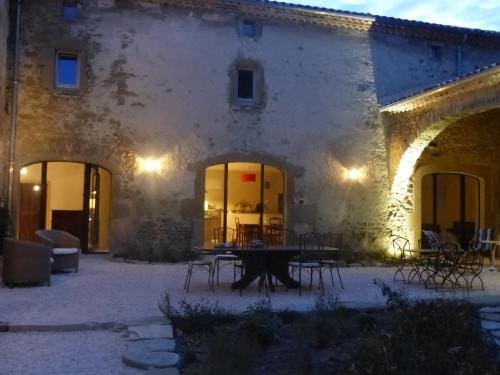L ' AMIRADOU Hotel in Provence-Alpes-Côte d'Azur