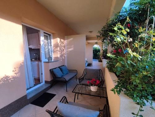 Apartments and rooms by the sea Tucepi, Makarska - 6058 Hotel in Tučepi
