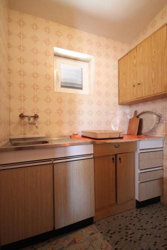 Apartments and rooms by the sea Baska Voda, Makarska - 6748 Hotel in Baška Voda