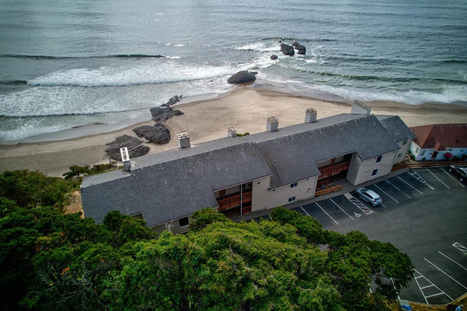 Ester Lee Oceanview Inn Hotel in Lincoln City