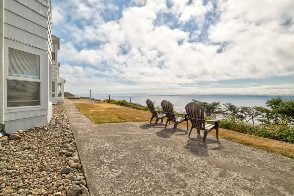 Ester Lee Oceanview Inn Hotel in Lincoln City