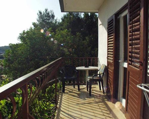 Apartments and rooms with parking space Jelsa, Hvar - 4640 Hotel in Dubrovnik-Neretva County