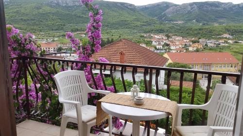 Apartments and rooms with parking space Jelsa, Hvar - 4640 Hotel in Dubrovnik-Neretva County