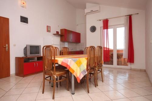 Apartments and rooms with parking space Novalja, Pag - 6341 Hotel in Novalja