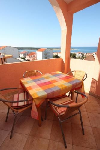 Apartments and rooms with parking space Novalja, Pag - 6341 Hotel in Novalja