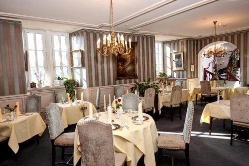 Schloßhotel Kurfurstliches Amtshaus Dauner Burg Hotel in Vulkaneifel