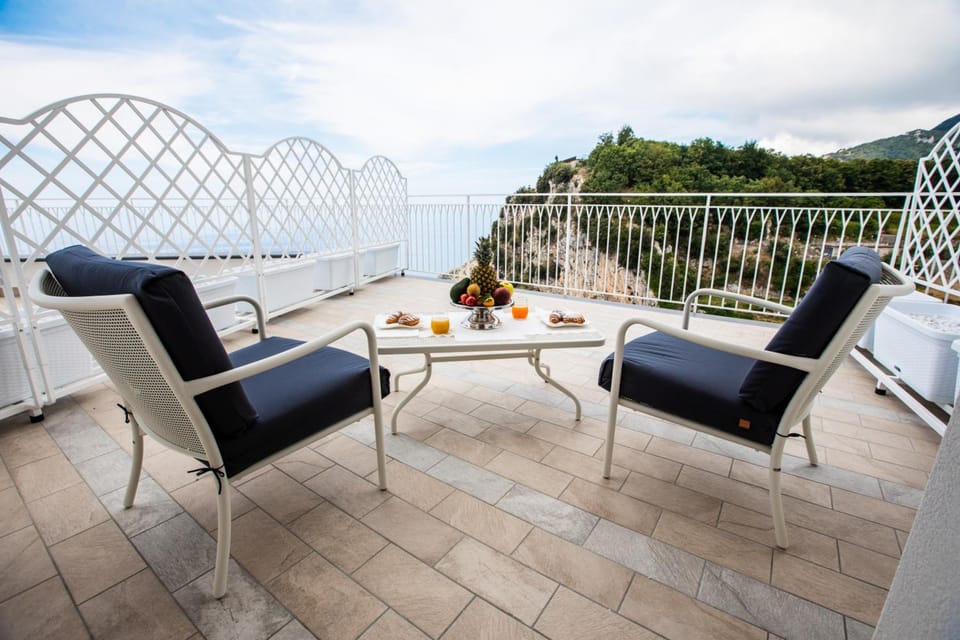 Hotel le Rocce - Agerola, Amalfi Coast Hotel in Furore