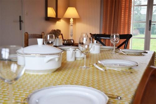 Le Convivial - Paisible propriete proche ParisChartres Hotel in Île-de-France