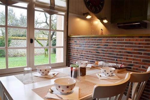 Le Convivial - Paisible propriete proche ParisChartres Hotel in Île-de-France