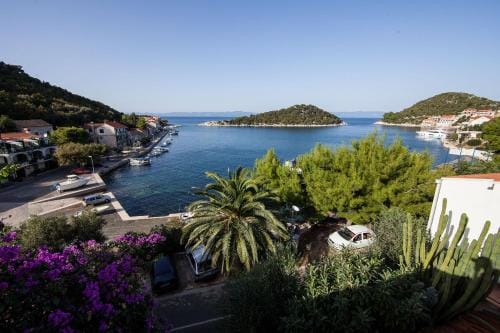 Apartments and rooms by the sea Zaklopatica, Lastovo - 8339 Hotel in Dubrovnik-Neretva County