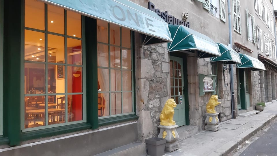 Le Lion d'Or Hotel in Auvergne-Rhône-Alpes