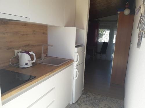 Apartments Carev 1293 Hotel in Tisno