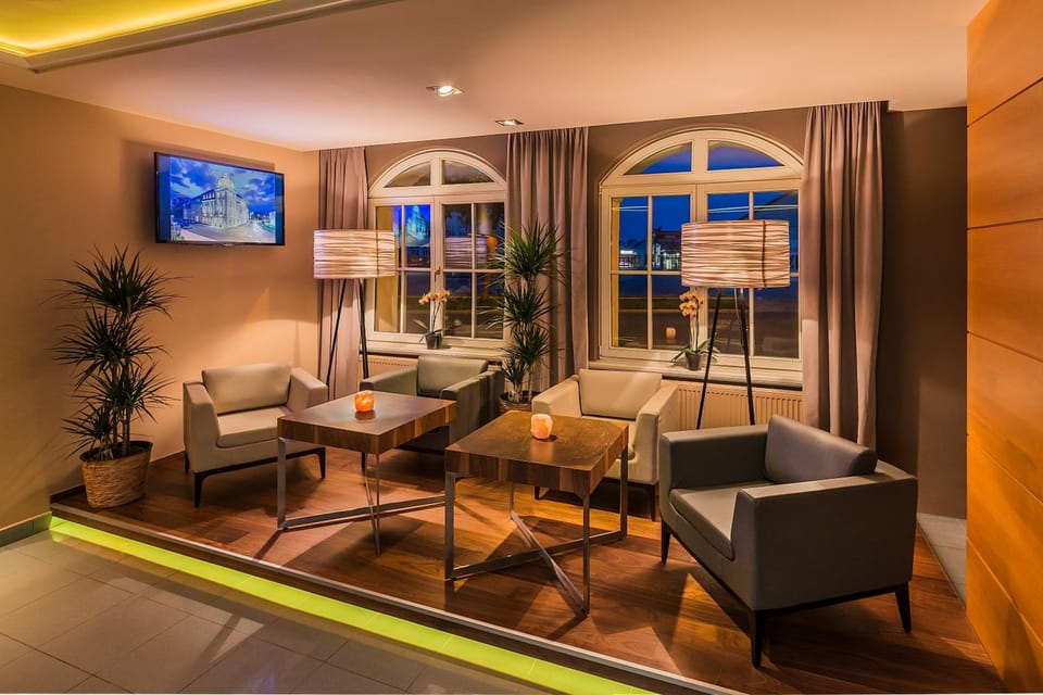 Shared lounge/TV area