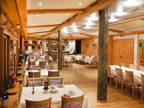 Hotel Kreuz Gastehaus und Lauchertbar mit Terrasse Hotel in Baden-Württemberg