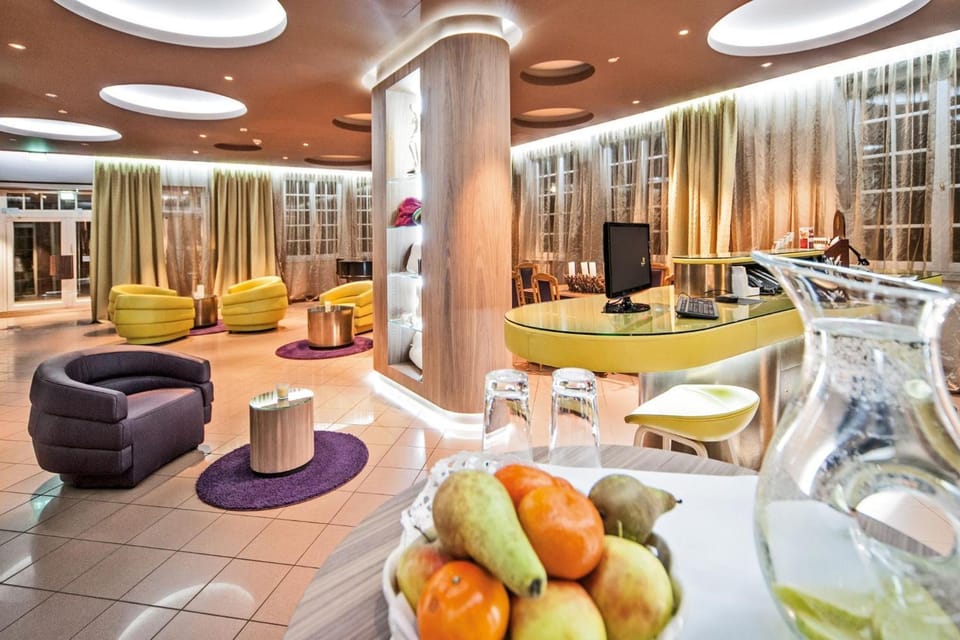 Shared lounge/TV area