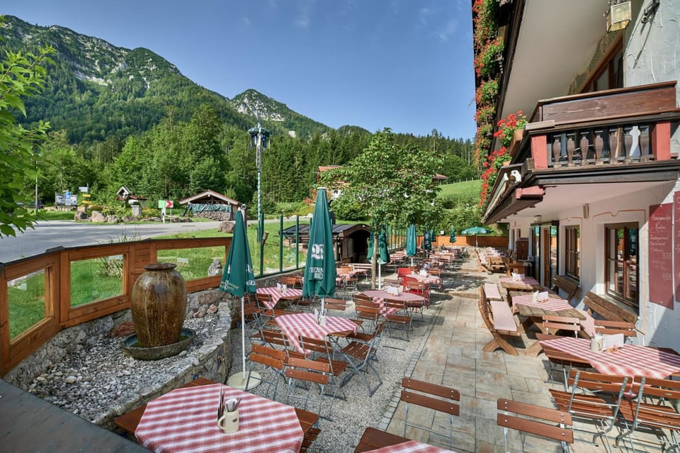 Aktivhotel & Gasthof Schmelz Ihr familienfreundliches Urlaubs Hotel mit Wellness, Almsauna, Chiemgau Hotel in Berchtesgadener Land