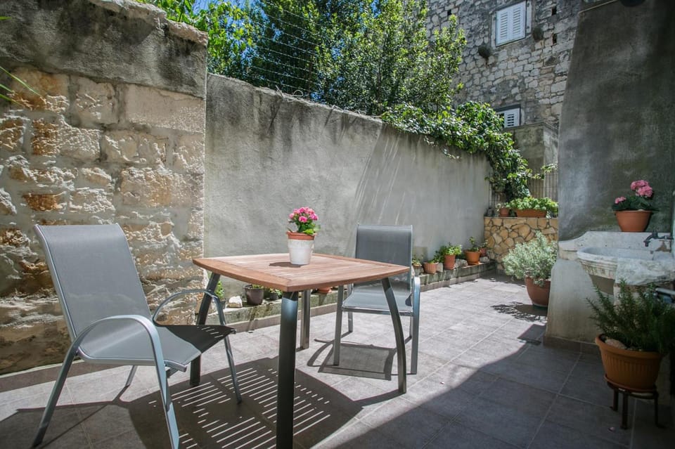 Guest house Mendi Hotel in Trogir