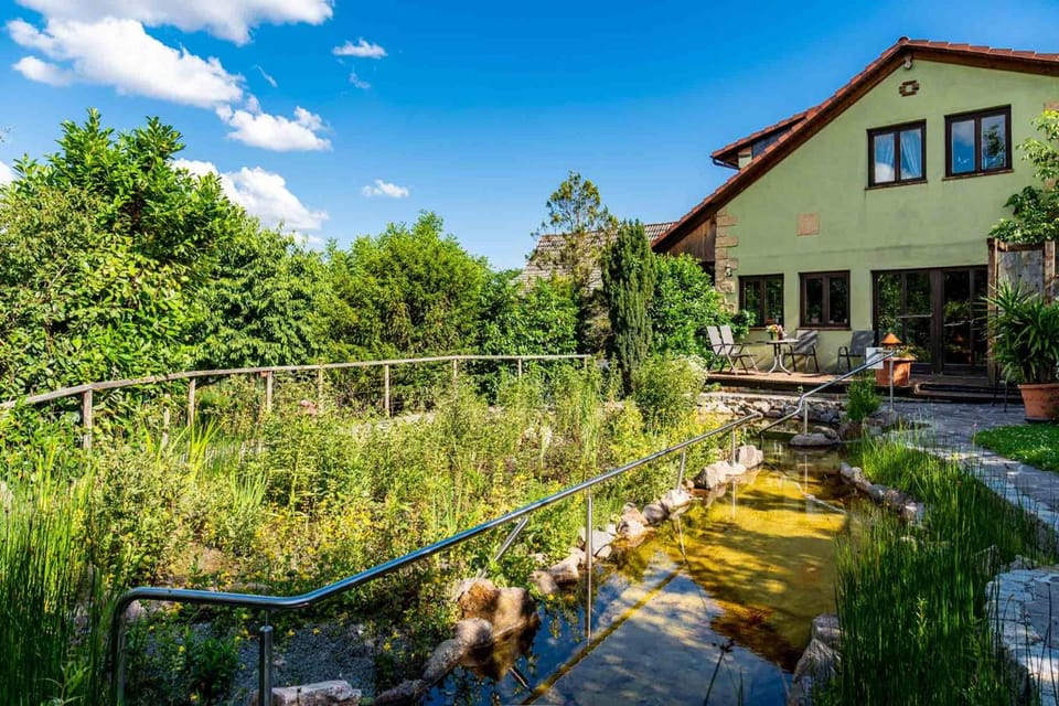 Landhotel Gut Wildberg mit Badeteich und großem Garten Hotel in Dresden