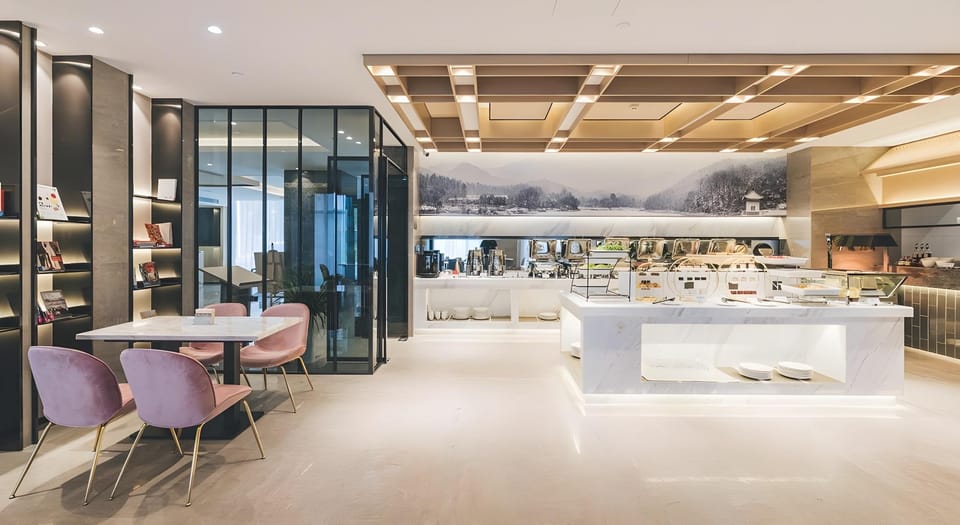 Atour Hotel Jurong Baohua Xianlin Avenue Hotel in Nanjing