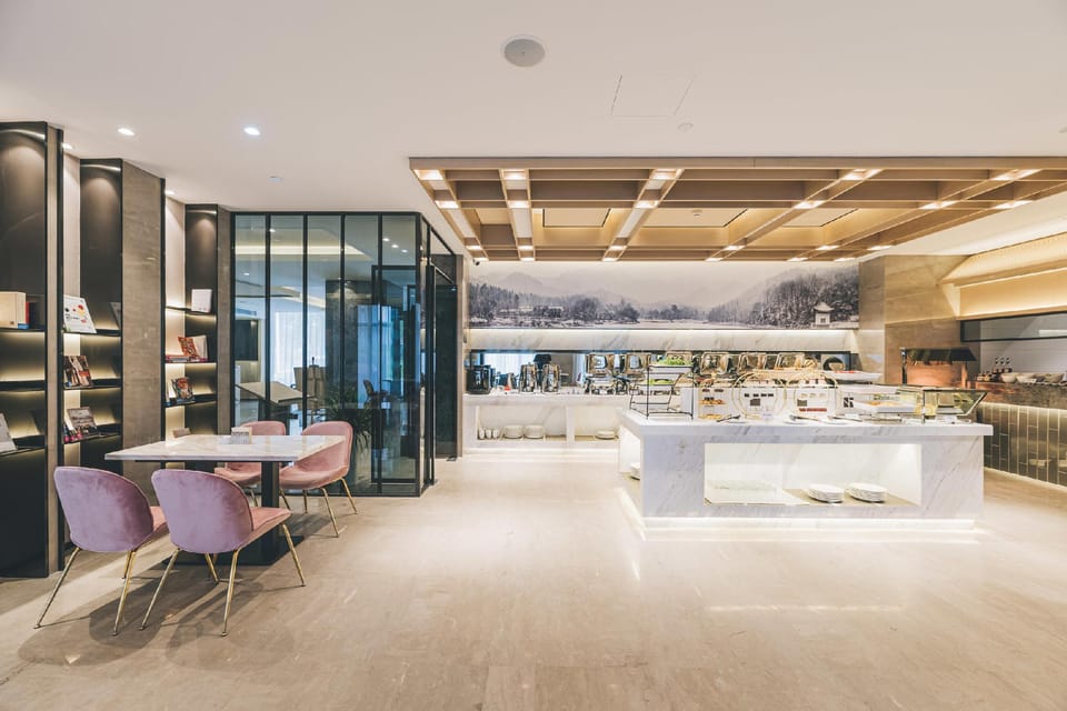 Atour Hotel Jurong Baohua Xianlin Avenue Hotel in Nanjing