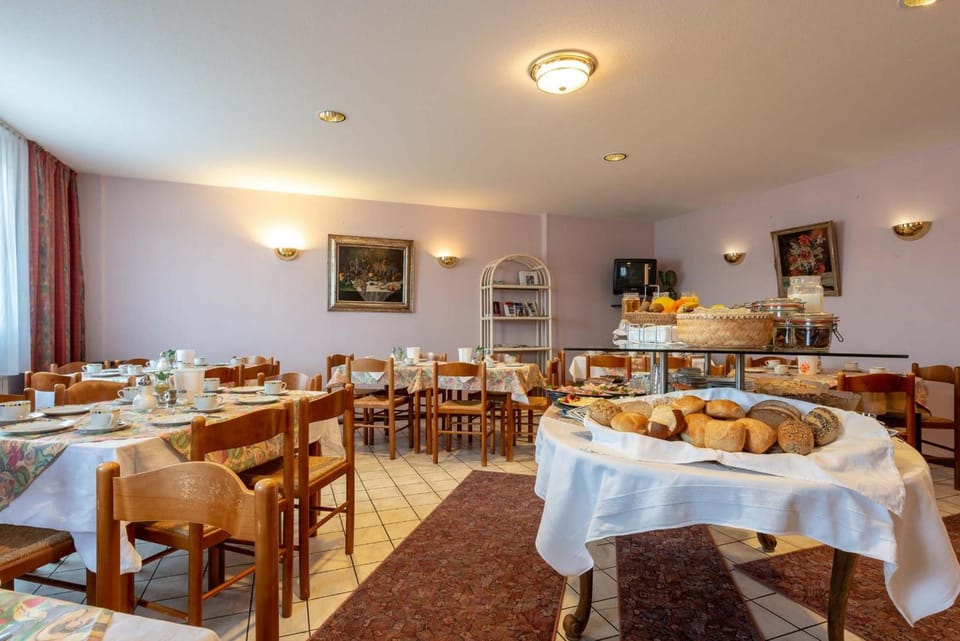 enjoyHotel garni Korntal Stuttgart b&b Parkplatz Sprinter Penny eTank Hotel in Stuttgart