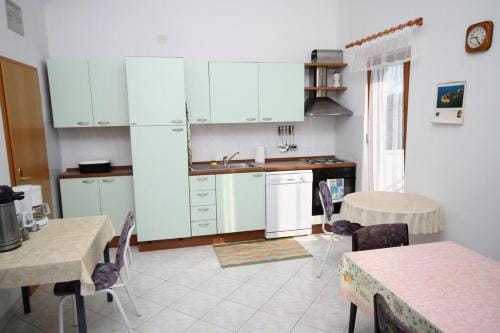 Triple Room Gornje selo 5170e Hotel in Split-Dalmatia County
