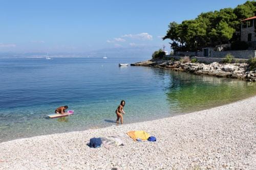 Triple Room Gornje selo 5170e Hotel in Split-Dalmatia County