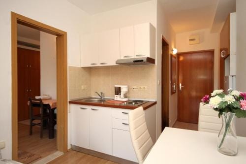 Apartments and rooms by the sea Slano, Dubrovnik - 2682 Hotel in Dubrovnik-Neretva County