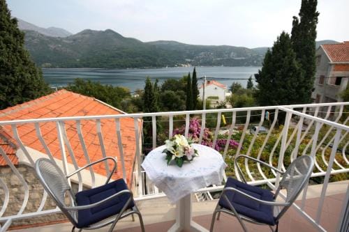 Apartments and rooms by the sea Slano, Dubrovnik - 2682 Hotel in Dubrovnik-Neretva County