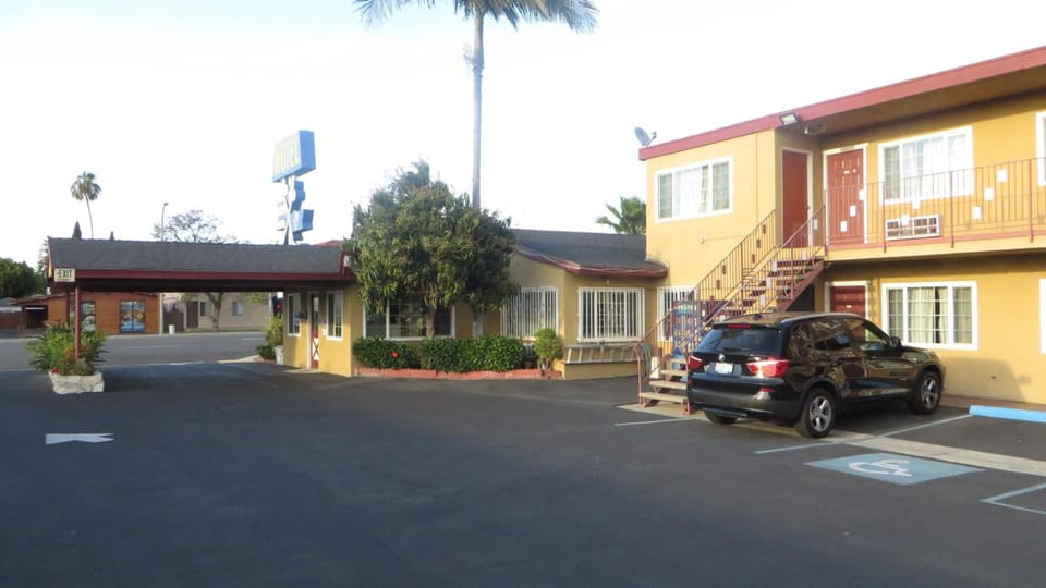 Cloud 9 Motel in Cypress